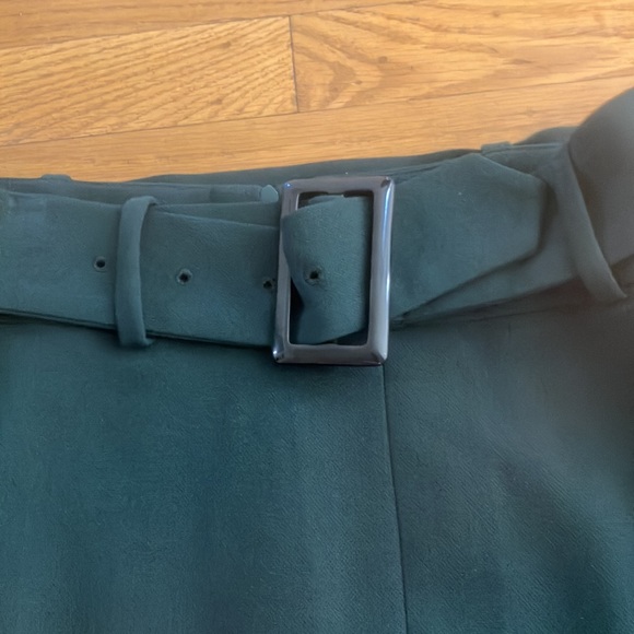 Knee length BR green skirt with slit in front - Picture 2 of 4